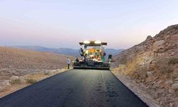 Siirt’te kırsal yollar sıcak asfaltla buluşuyor