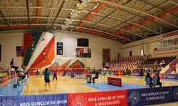 Badmintonun yıldızları Muş’ta buluştu