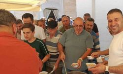 Bursalı esnaf bin 200 kişiye aşure dağıttı