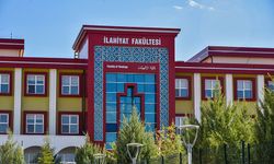 KMÜ İlahiyat Fakültesi’nden başarı bursu