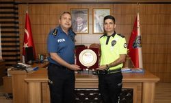 Komiser Fatih Sanay’a teşekkür plaketi