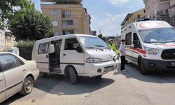 Minibüs ile motosiklet çarpıştı: 2 yaralı