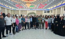 Yüksekova’yı gezen yerli turistler düğünde halay çekti