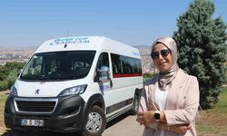 3 çocuk annesi kadın direksiyonuna geçtiği servisle 2 yıldır öğrenci taşıyor