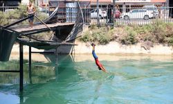 Adana’da termometreler 51 dereceyi gösterdi: Parklar boş kaldı, sulama kanalları doldu
