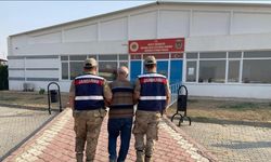 Dolandırıcılık suçundan aranan şahıs, kardeşinin evinde yakalandı