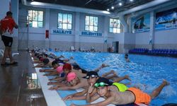 Havuz keyfi çocukların ve gençlerin yüzünü güldürdü