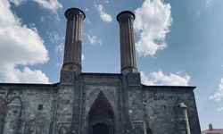 Klasik otomobil tutkunları Erzurum’da buluşuyor