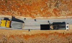 Malatya Büyükşehir Belediyesi’nin kırsaldaki yol mesaisi sürüyor