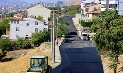 Elazığ’da yol yenileme çalışmaları sürüyor