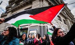 İtalya’da Küresel Sumud Filosu için başlatılan greve destek veren binlerce kişi sokağa döküldü