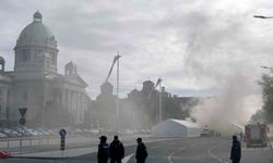 Sırbistan parlamentosu önünde silahlı saldırı