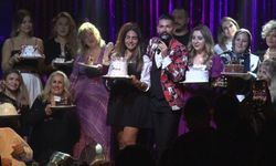 Ünlü sanatçı, sahnede 36 kişinin doğum gününü aynı anda kutladı