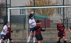 Ağrı Kadın Futbol Takımı, Erzincan’ı 5-0 mağlup etti