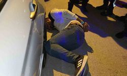 Aksaray’da bekçiler ile şüpheli arasındaki kovalamaca kamerada