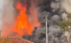 Anne ve oğlunun yaşadığı 2 bitişik ev yangında kullanılamaz hale geldi