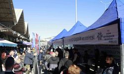 Aydın Büyükşehir Belediyesi binlerce kışlık fideyi Kuşadalılar ile buluşturdu