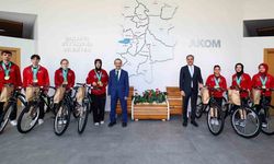 Başkan Yusuf Alemdar Çin’de tarih yazan dünya şampiyonlarını ağırladı