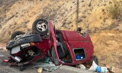 Bozüyük’te kontrolden çıkan kamyonet ters döndü; 2 kişi yaralandı