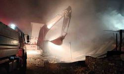 Burdur’da alev alev yanan ev kullanılamaz hale geldi