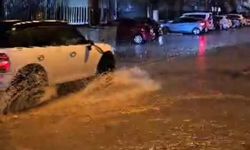 Çanakkale’de cadde ve sokaklar göle döndü