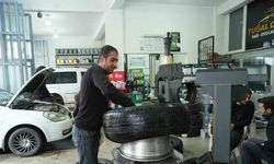 Çavuştepe’ye kar yağdı, sürücüler lastikçilere akın etti