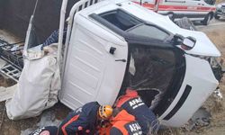 Elazığ’da pikap şarampole uçtu: 2 yaralı