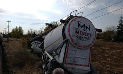 Elazığ’da tır elektrik direğine çarptı: 1 yaralı