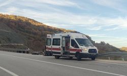 Elektrik direğine çarpan aracın sürücüsü yaralandı