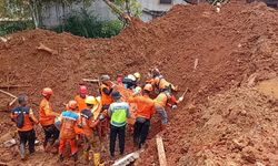 Endonezya’daki toprak kaymasında can kaybı 16’ya yükseldi