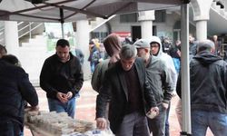 Erbaa Belediyesi şehitler için helva ikram etti