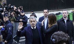 Eski Fransa Cumhurbaşkanı Sarkozy adli kontrol şartıyla serbest bırakıldı