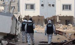 Gazze’de toplu şekilde defnedilen cenazeler kimlik tespiti için mezarlardan çıkarılmaya devam ediyor