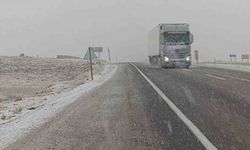 Gürün’de kar yağışı etkili oldu, görüş mesafesi yer yer 50 metreye düştü