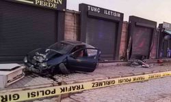 Hatay’da otomobil kaldırımdaki çocuğa çarptı