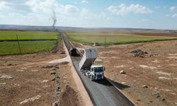 Hilvan’da 5 kilometrelik yolun sathi asfalt çalışmalarını tamamladı