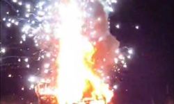 Hilvan’da alev alan otomobil bomba gibi patladı