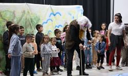 Kartepe’de hem büyüklere hem küçüklere tiyatro ziyafeti