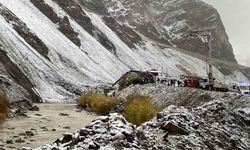 Kayadan kaçan araç Zap Suyu’na düştü: 4 madenci kurtarıldı