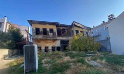 Kiracının itirazları yüzünden yıkımı yarım kalan metruk bina tamamen yıkıldı