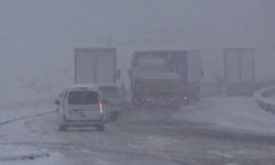 Kop Dağı Geçidi yeniden beyaza büründü