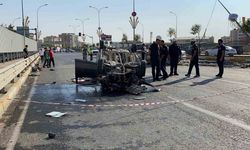 Refüjü aşan otomobil araçların arasına daldı: 3’ü ağır 5 yaralı