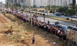 Saatlerce kuyruk beklediler, kimi istediğini aldı kimi alamadı