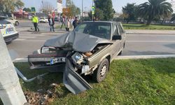 Samsun’da yayaya çarpmamak için fren yaptı, direğe çarptı: 1 yaralı