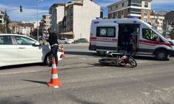 Tavşanlı’da otomobil ile motosiklet çarpıştı: 2 yaralı