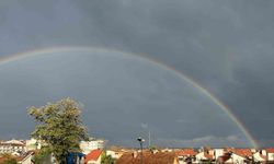 Yağmur sonrası beliren gökkuşağı görsel şölen oluşturdu