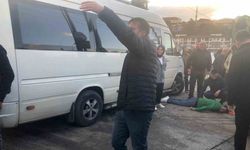 Yolun karşısına geçerken düştü, işçi servisinin çarpması sonucu hayatını kaybetti