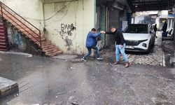 Adana’da esnaf kanalizasyon sorununun bir türlü çözülmemesine tepkili