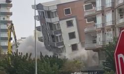 Ağır hasarlı bina yıkım sırasında korna sesiyle yerle bir oldu, facianın eşiğinden dönüldü