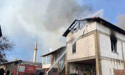 Ahırdaki 6 büyük ve 40 küçükbaş hayvan yangında son anda kurtarıldı